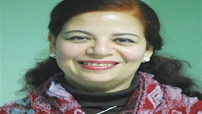 د. عزة بدر تكتب : لآخر لحظة أنثى (قصيدة)