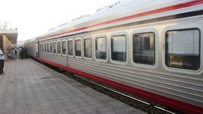 تأخر قطار الصعيد بسبب اقتحام عربة كارو قضبان السكة الحديد