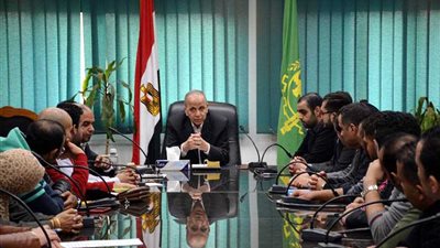 محافظ القليوبية يناقش مشاكل الخصوص مع الشباب