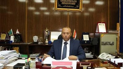 محافظ المنوفية يخصم 3 أشهر لرئيس مدينة أشمون ونائبه وشهرا لرئيس حي شرق شبين الكوم