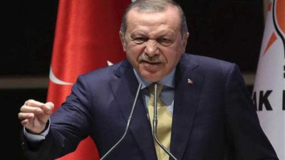 السلطات التركية تفصل 2700 شخص يعملون في مؤسسات عامة