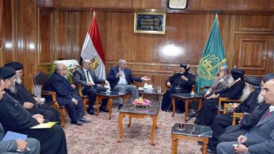 محافظ القليوبية يبحث مع الكنيسة استعدادات أعياد رأس السنة (صور)