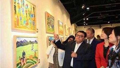 رئيس الإنتاج الثقافي يفتتح معرض 