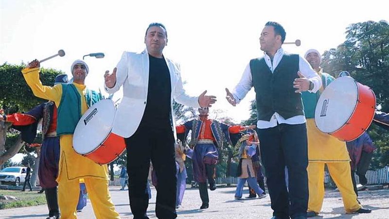 المرسيدس دويتو يجمع