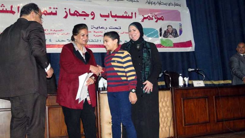 محافظ البحيرة يكرم