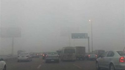 بالفيديو| تعرف على الحالة المرورية..والطرق المغلقة بسبب الشبورة