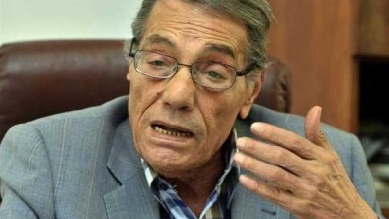 الكاتب الصحفي صلاح