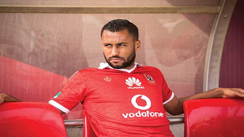 الأهلي يتفق على تجديد