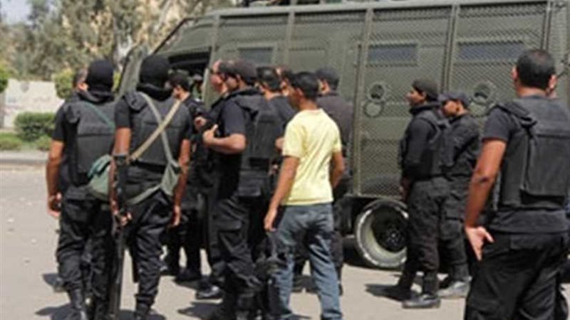 القبض على ١١ متهما