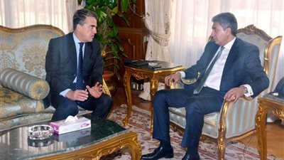 وزير الطيران المدني يبحث مع رئيس الاتحاد الدولي للنقل الجوي تعزيز التعاون