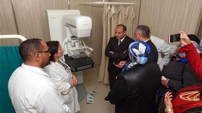 سلطان يتفقد أعمال تطوير مستشفى رأس التين العام ويفتتح مركز السكتة الدماغية (صور)