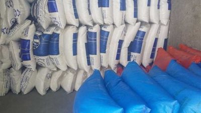 ضبط 9 أطنان أسمدة زراعية محظور بيعها بأبو قرقاص بالمنيا