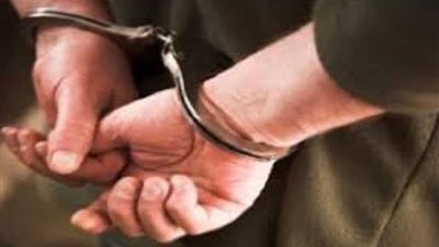 ضبط شخص لقيامه بالنصب على المواطنين مقابل إنهاء تراخيص السيارات