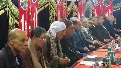 محافظ المنيا ومدير الأمن يشهدان جلسة صلح بين عائلتين بـ