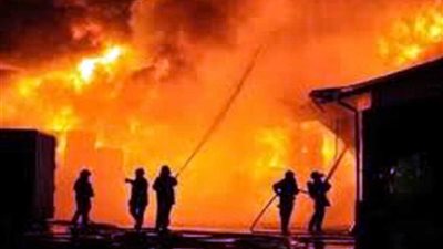 السيطرة على حريق هائل بمغلق خشب بأسيوط