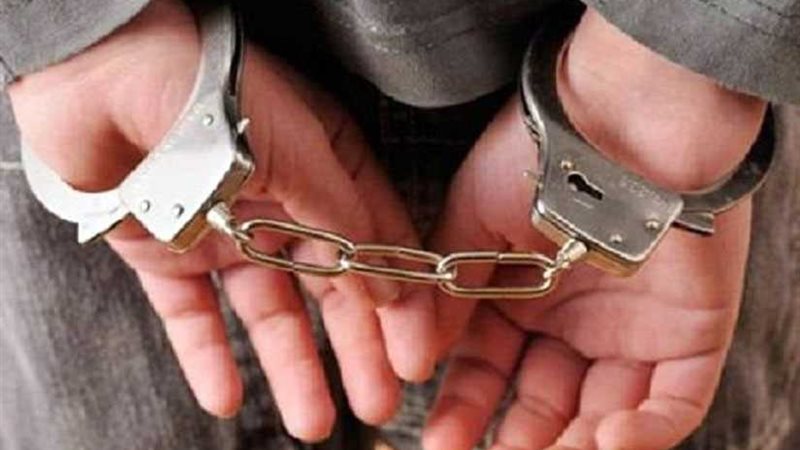 ضبط بائع سرق محل