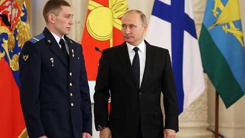 بوتين يقلّد عريفا