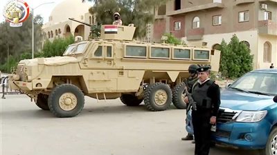 القوات المسلحة ووزارة الداخلية تكثف دورياتها لتأمين الاحتفال بالعام الميلادي الجديد.. (فيديو)