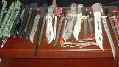 ضبط محاولة تهريب كمية من الأسلحة البيضاء بمطار القاهرة