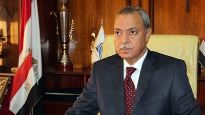 محافظ قنا يقدم واجب العزاء لأسرة شهيد القوات المسلحة