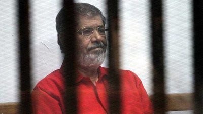 ‏الحبس لمرسي و١٧ آخرين ثلاث سنوات وتغريم توفيق عكاشة 30 ألف جنيه لإهانة القضاء