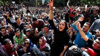 سياسيون تعليقًا على مظاهرات إيران: تأتي نتيجة سوء الوضع الداخلي