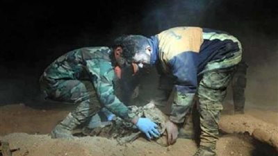 انتشال 115 جثة لمدنيين وعسكريين أعدمهم 