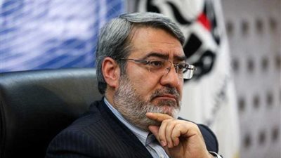 وزير الداخلية الإيراني يهدد بقمع المتظاهرين