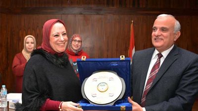جامعة طنطا تكرم ثلاثة من العاملين لبلوغهم سن المعاش