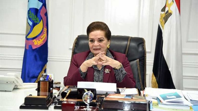 محافظ البحيرة تشيد