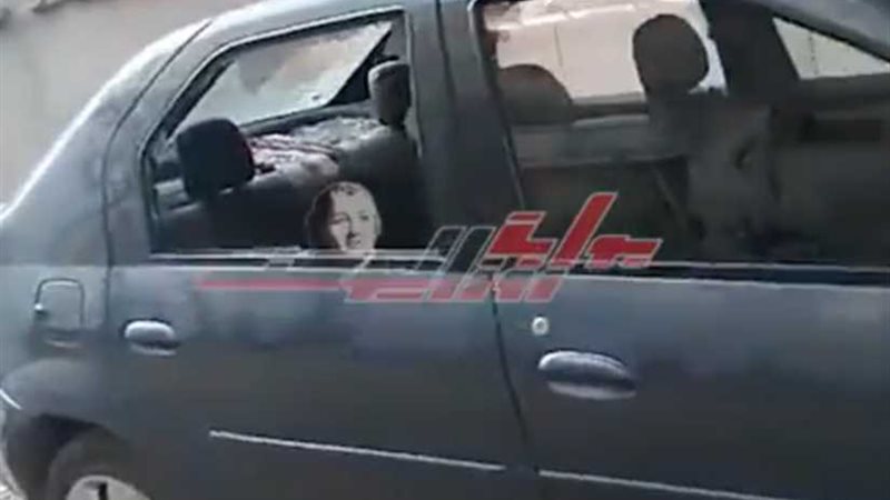 أثارالرصاص علي سيارة