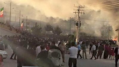 انتفاضة إيران.. قتيل جديد والمظاهرات لا تتوقف