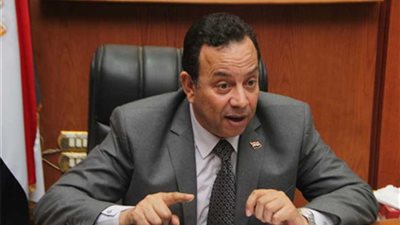 رئيس جامعة المنوفية يجتمع بلجنة المنشآت