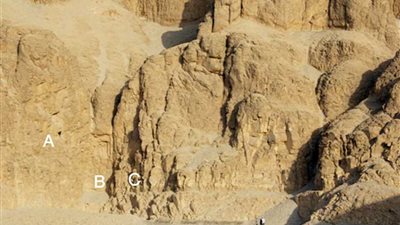 مسح أثري بمنطقة الدير البحري