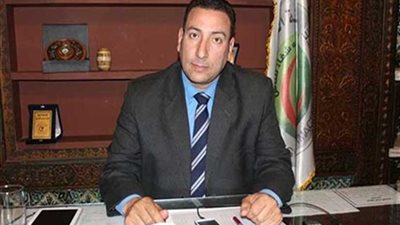 ننشر أول قرار لنقيب الصيادلة في 2018