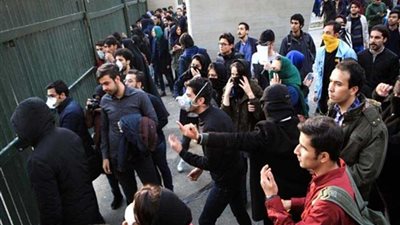اعتقال 450 متظاهرًا في طهران خلال الاحتجاجات