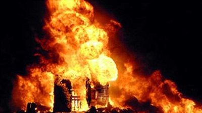 إيرانيون يضرمون النار في أضرحة لأبناء أئمة كبار بإيران