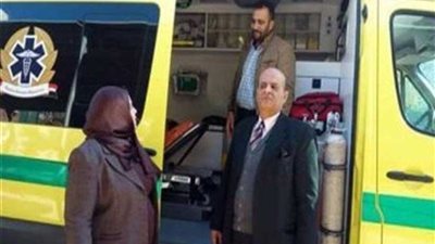 طالبة تؤدي الامتحان داخل سيارة الإسعاف بآداب المنيا