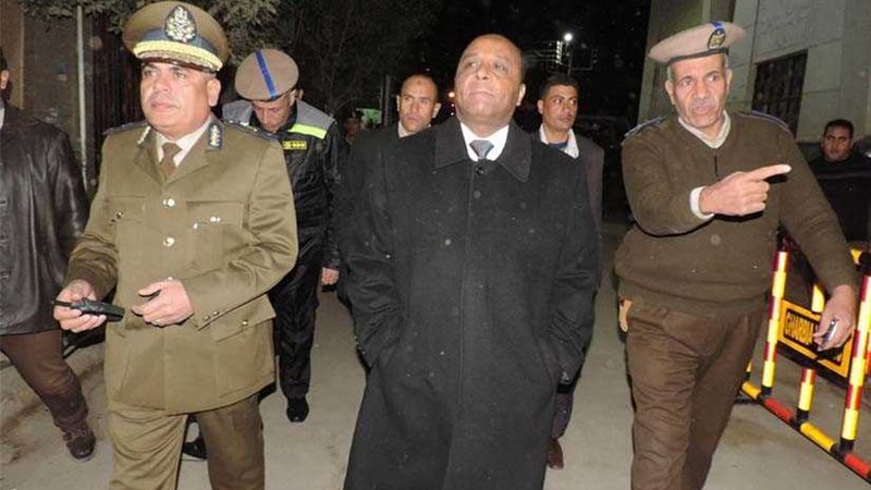 متفقدًا خدمات تأمين