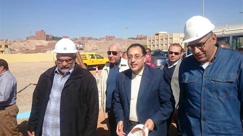 وزير الإسكان يتفقد