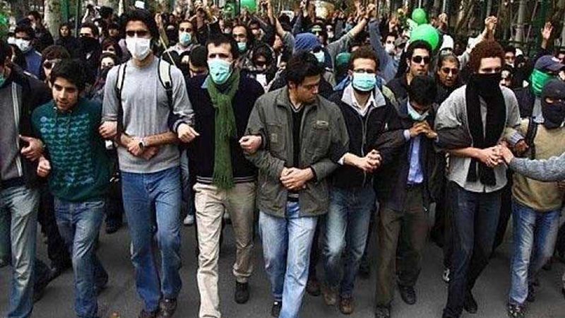 إيران تتجاهل مشاكلها