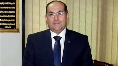 محافظ سوهاج ومدير الأمن يكرمان المستشار العسكرى للمحافظة