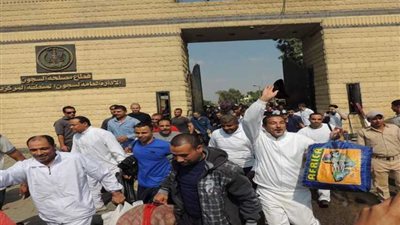 العفو عن 84 من نزلاء السجون