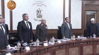 مجلس الوزراء يقف دقيقة حدادًا على أرواح شهداء كنيسة مارمينا (فيديو)