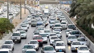 بالفيديو| المرور: كثافات مرورية على معظم الطرق بسبب سوء الأحوال الجوية