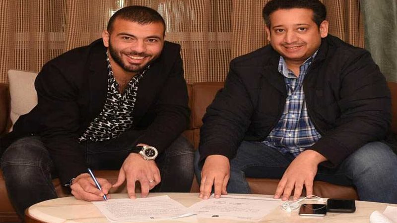 متعب يُوقع رسميًا