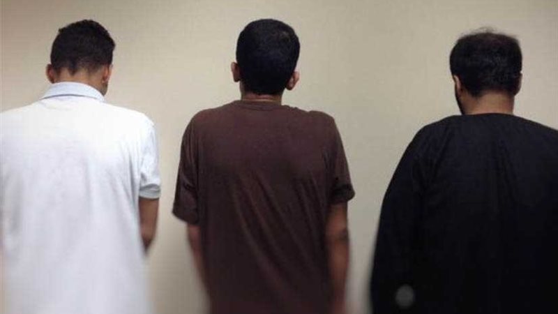 القبض على 3 متعهدي