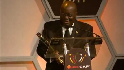 نانا أدو رئيس غانا وجورج وايا يحصلان على جائزة 