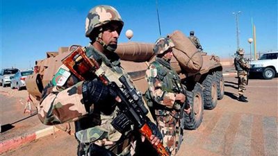 الجيش الجزائرى يدمر مخبأين للإرهابيين جنوب البلاد