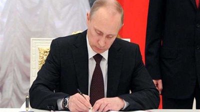 بوتين يوقع مرسومًا باستئناف الرحلات الجوية المنتظمة بين موسكو والقاهرة